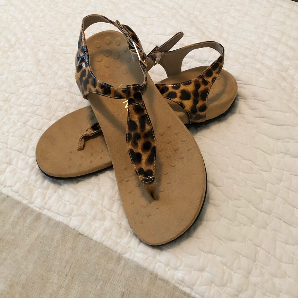 Vionic patent leopard cheetah sandal size 8